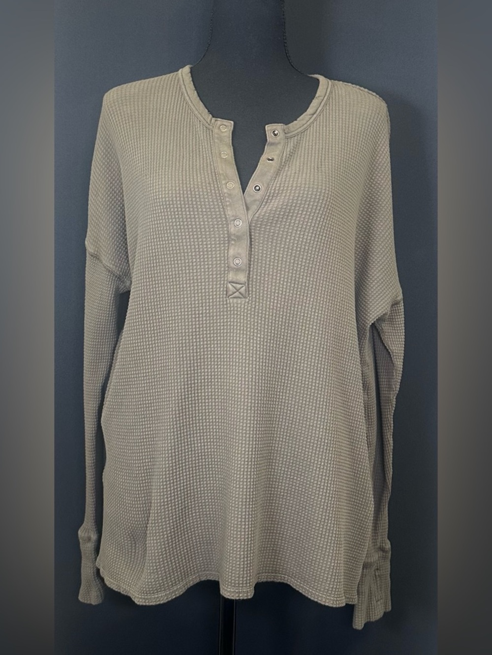 #193- Offline By aerie Olive Waffle Knit Henley Top With Thumb Holes
